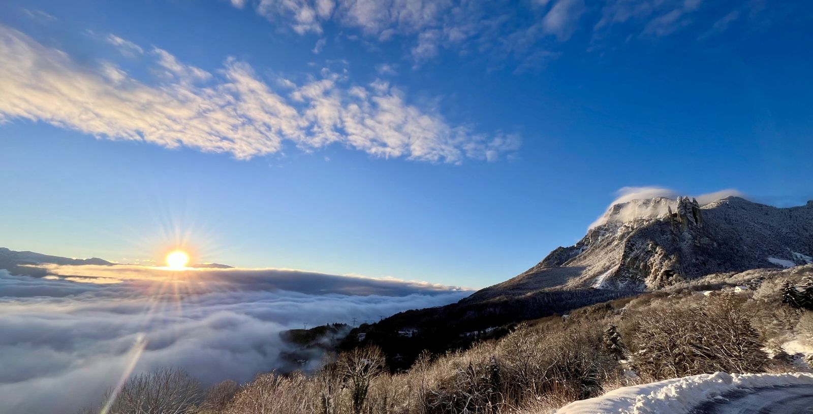 Lever de soleil sur la mer de nuages, vu depuis le gîte